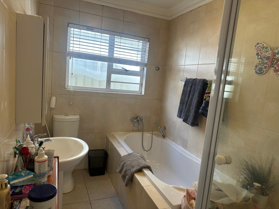 4 Bedroom Property for Sale in Dunvegan Gauteng