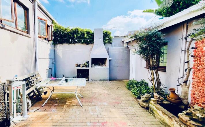 2 Bedroom Property for Sale in Melville Gauteng