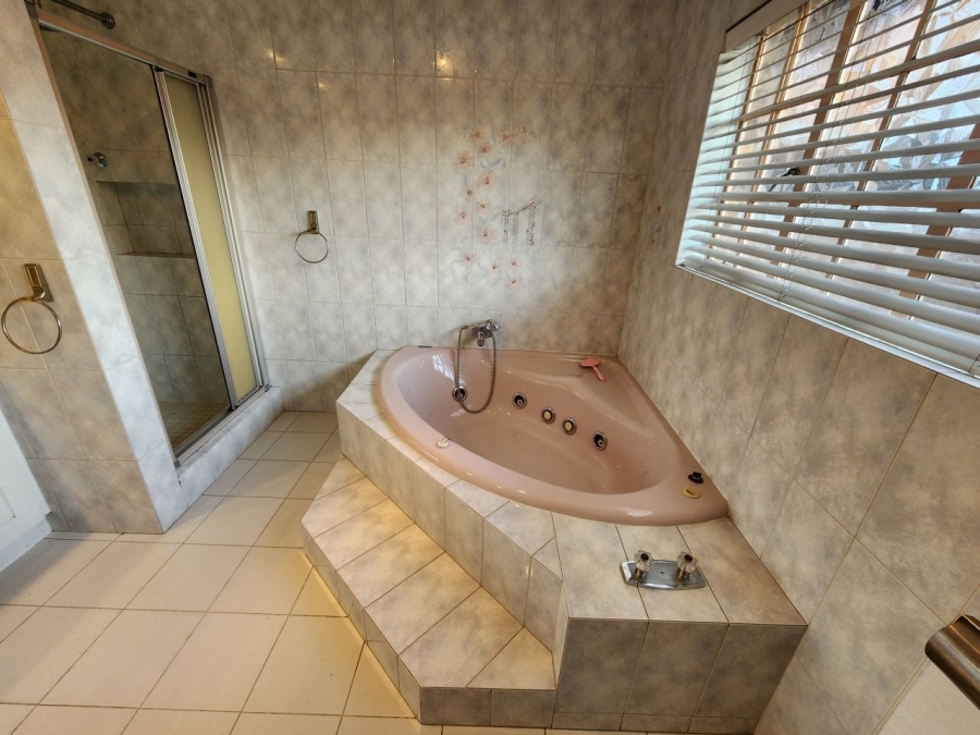5 Bedroom Property for Sale in Bartlett Gauteng