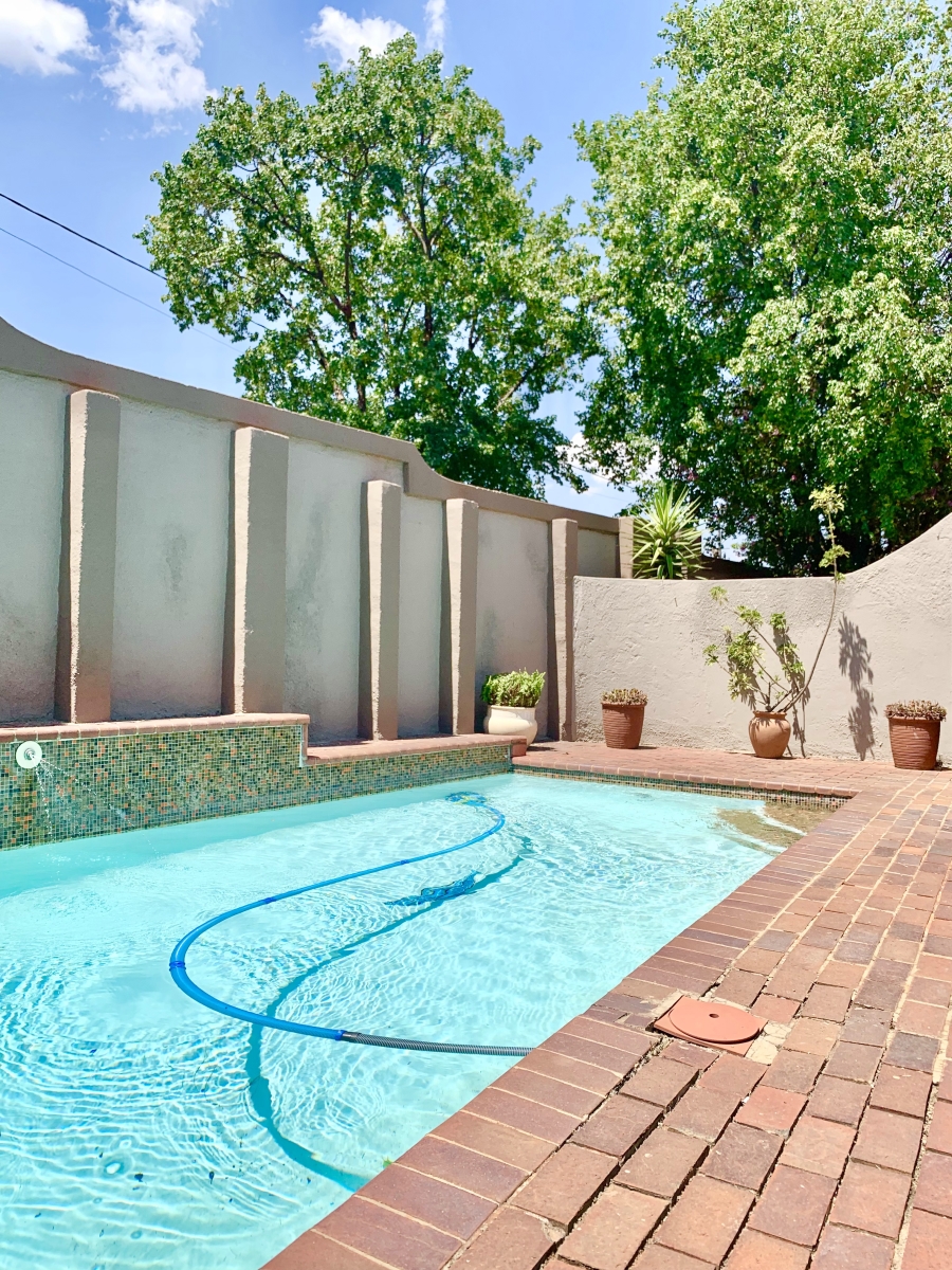 4 Bedroom Property for Sale in Cyrildene Gauteng