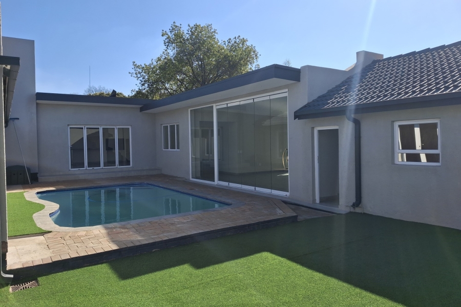 5 Bedroom Property for Sale in Wierda Park Gauteng