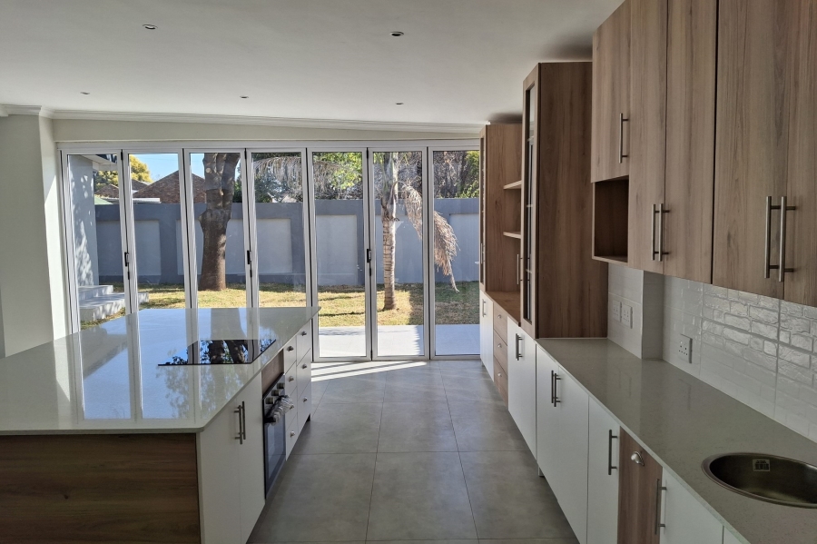 5 Bedroom Property for Sale in Wierda Park Gauteng