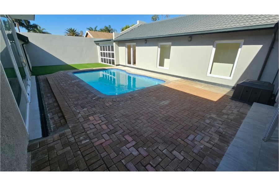 5 Bedroom Property for Sale in Wierda Park Gauteng