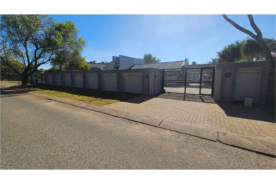 5 Bedroom Property for Sale in Wierda Park Gauteng