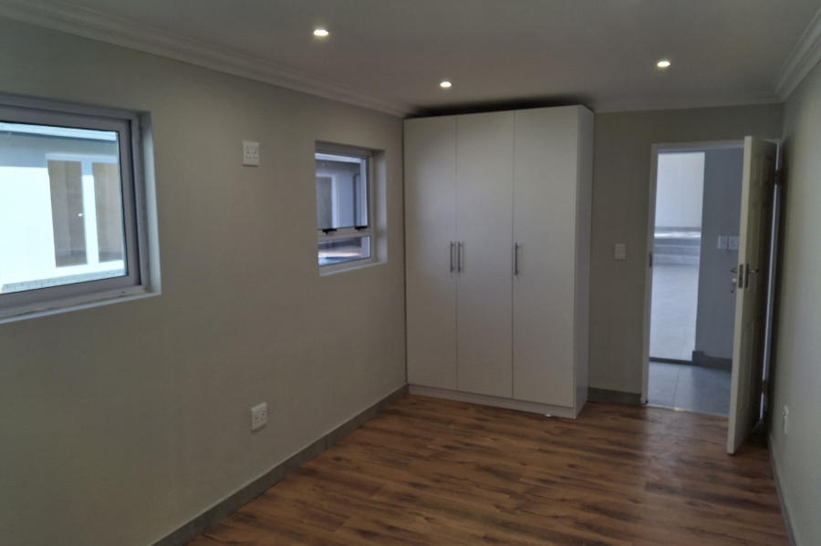 5 Bedroom Property for Sale in Wierda Park Gauteng