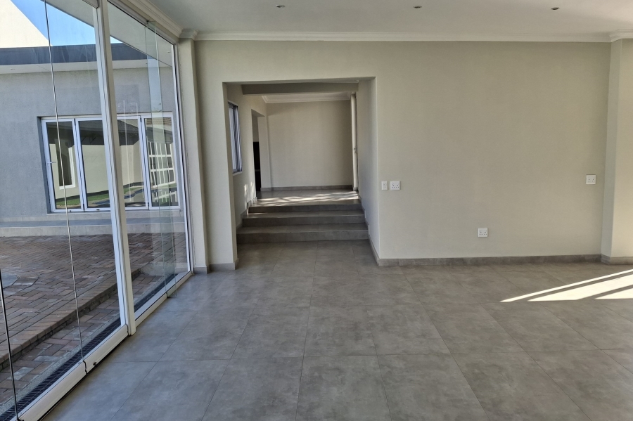 5 Bedroom Property for Sale in Wierda Park Gauteng