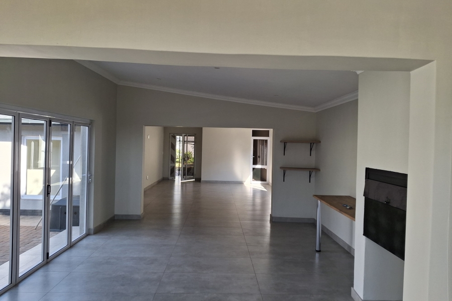 5 Bedroom Property for Sale in Wierda Park Gauteng