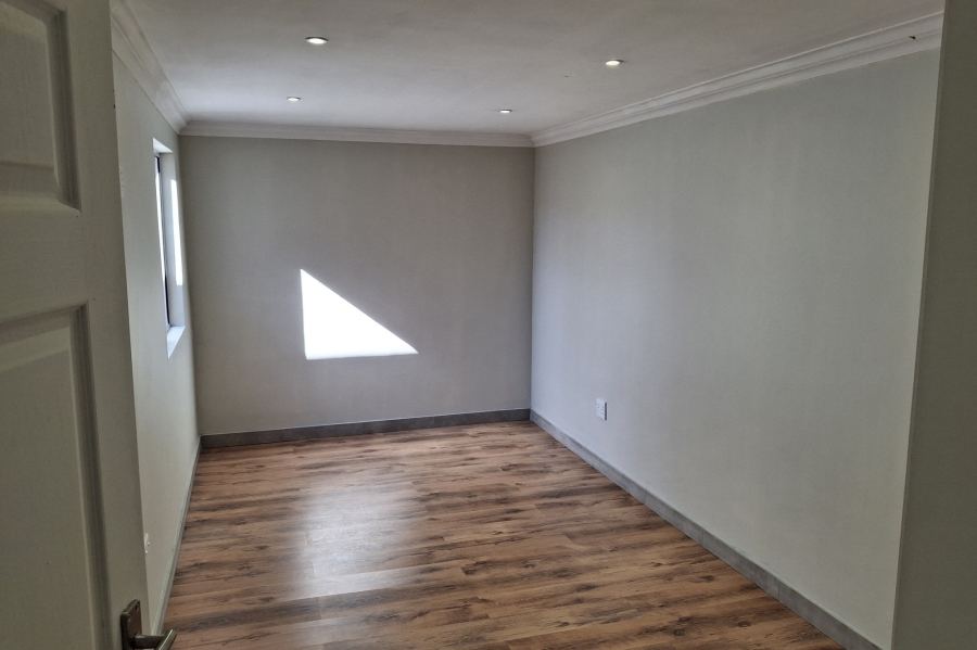 5 Bedroom Property for Sale in Wierda Park Gauteng