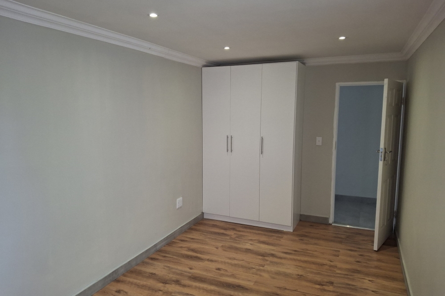 5 Bedroom Property for Sale in Wierda Park Gauteng
