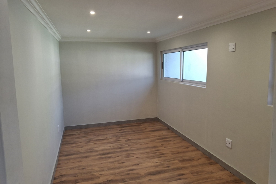 5 Bedroom Property for Sale in Wierda Park Gauteng