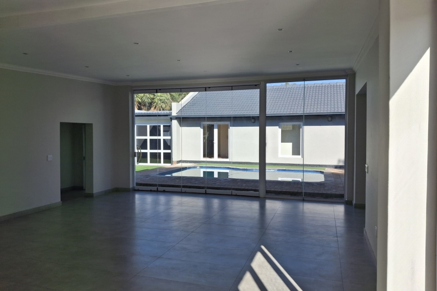 5 Bedroom Property for Sale in Wierda Park Gauteng