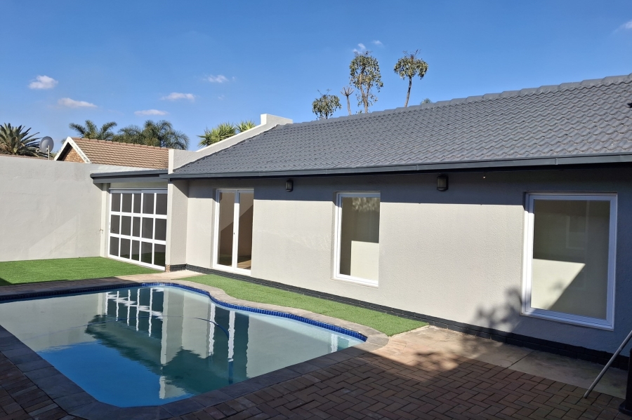 5 Bedroom Property for Sale in Wierda Park Gauteng