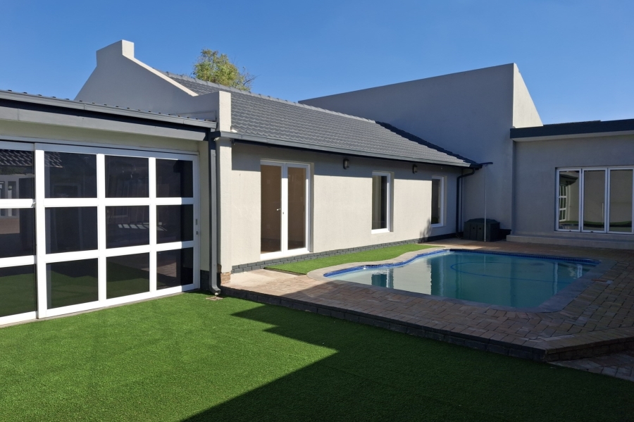 5 Bedroom Property for Sale in Wierda Park Gauteng