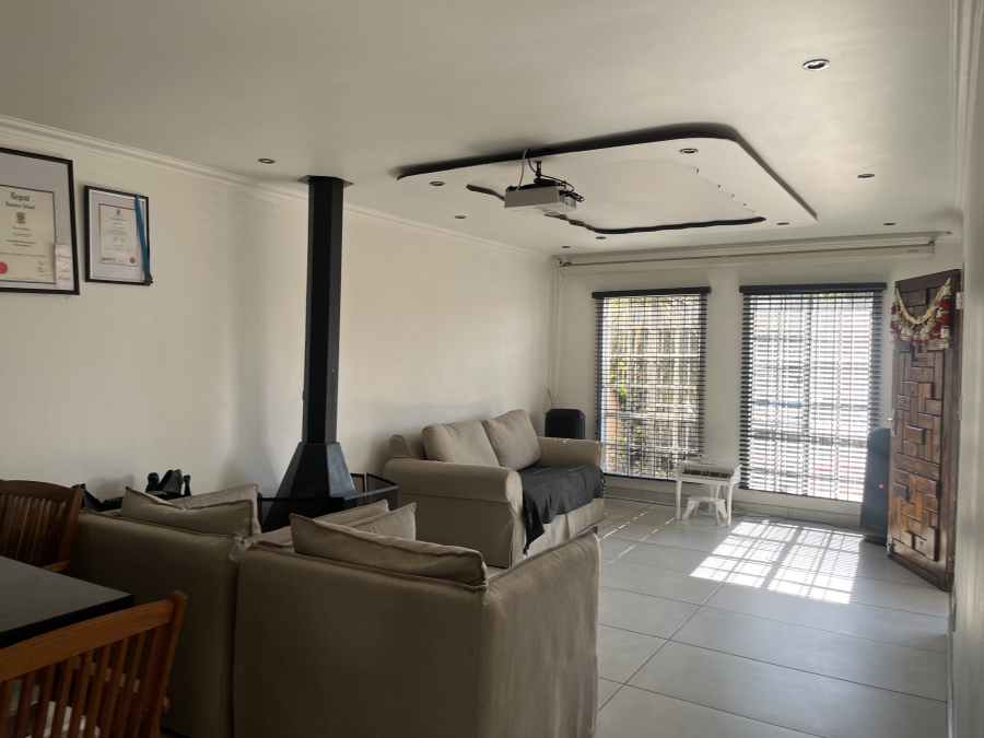2 Bedroom Property for Sale in Albertsdal Gauteng