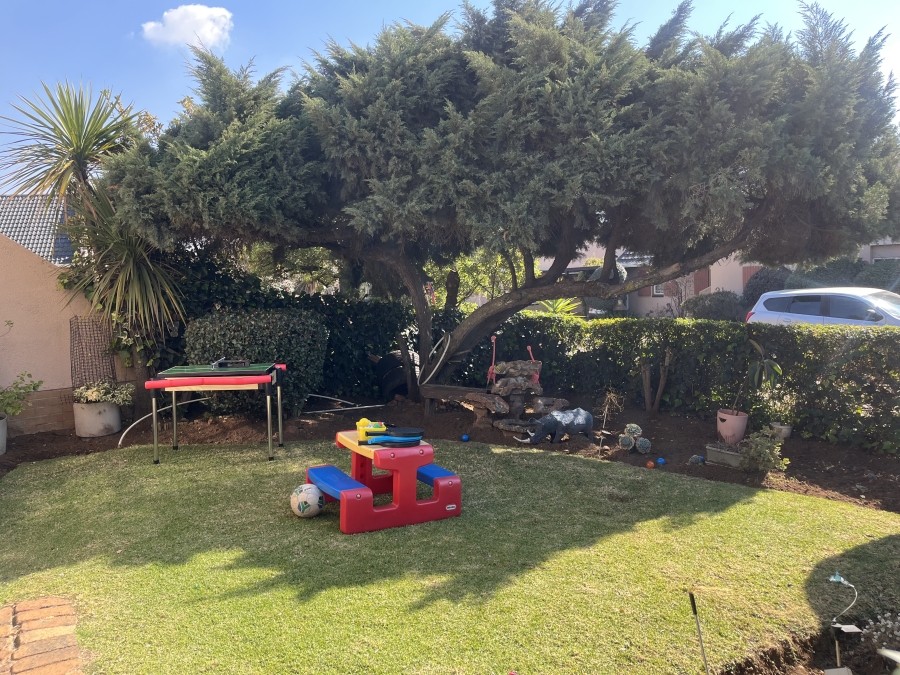 2 Bedroom Property for Sale in Albertsdal Gauteng