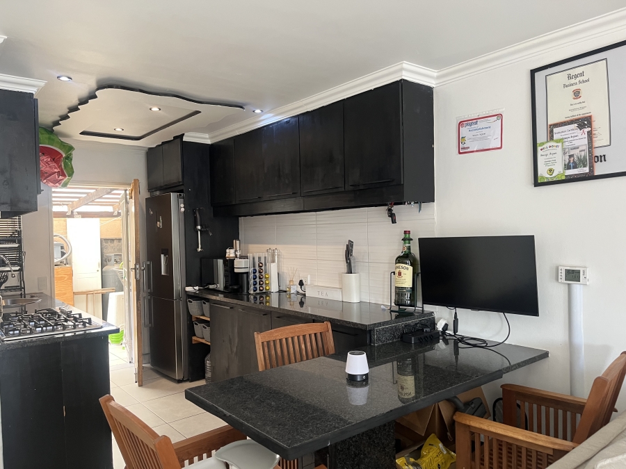 2 Bedroom Property for Sale in Albertsdal Gauteng
