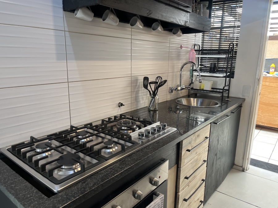 2 Bedroom Property for Sale in Albertsdal Gauteng
