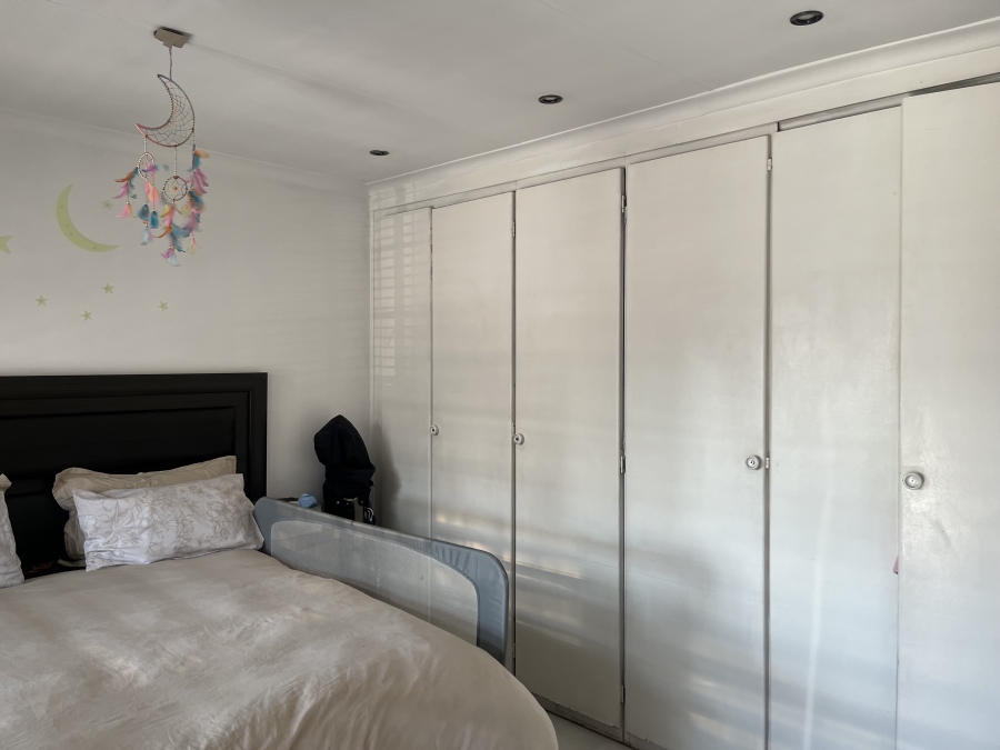 2 Bedroom Property for Sale in Albertsdal Gauteng