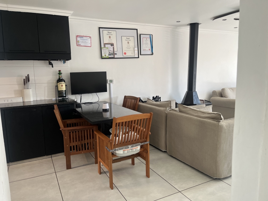 2 Bedroom Property for Sale in Albertsdal Gauteng
