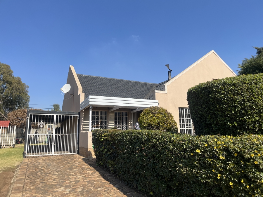 2 Bedroom Property for Sale in Albertsdal Gauteng