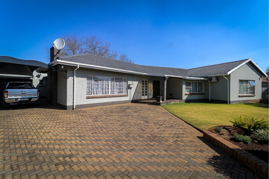 3 Bedroom Property for Sale in Selection Park Gauteng