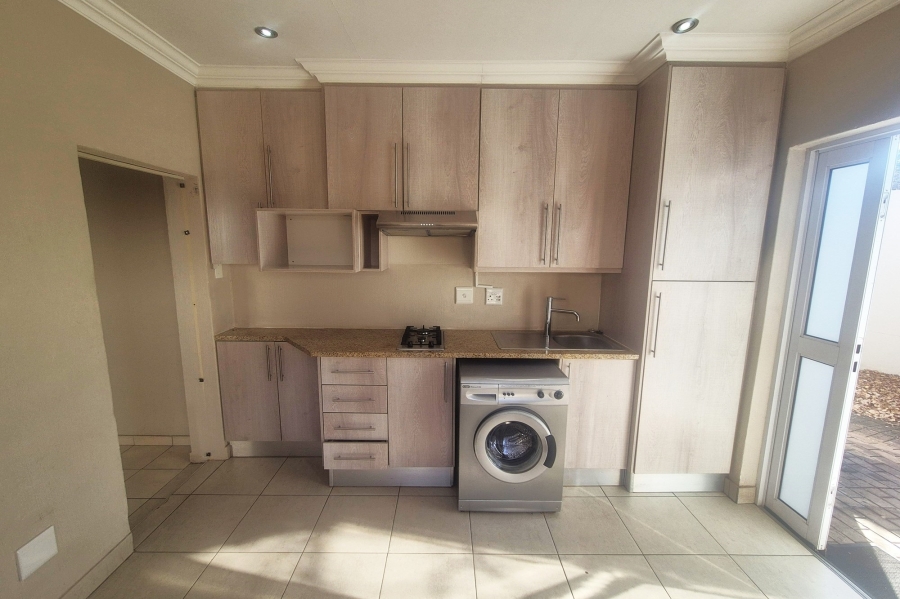 To Let 1 Bedroom Property for Rent in Norscot Gauteng