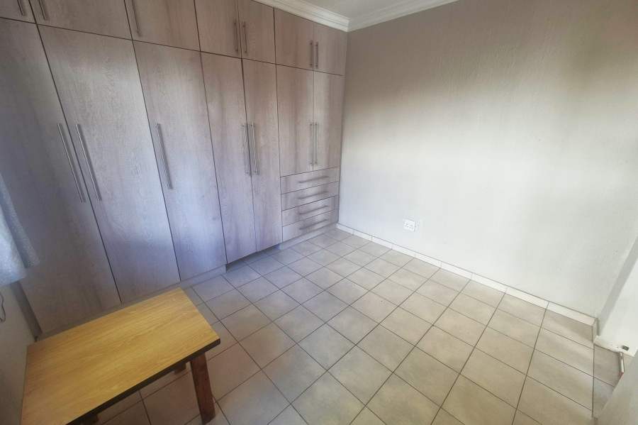 To Let 1 Bedroom Property for Rent in Norscot Gauteng