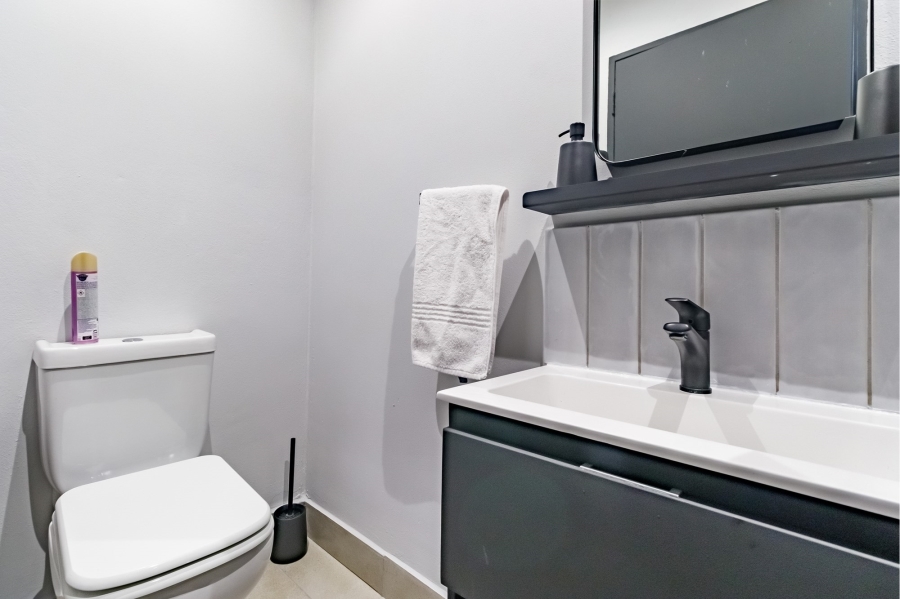 1 Bedroom Property for Sale in Sandown Gauteng