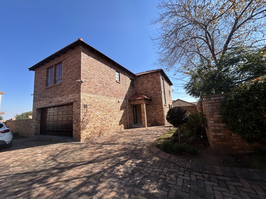 To Let 3 Bedroom Property for Rent in Kyalami Hills Gauteng