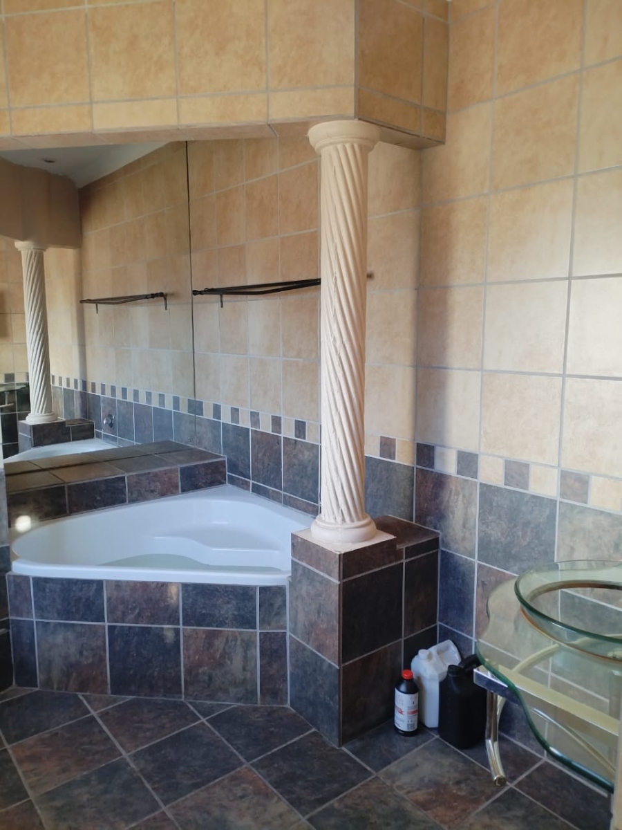 4 Bedroom Property for Sale in Meyerton Central Gauteng