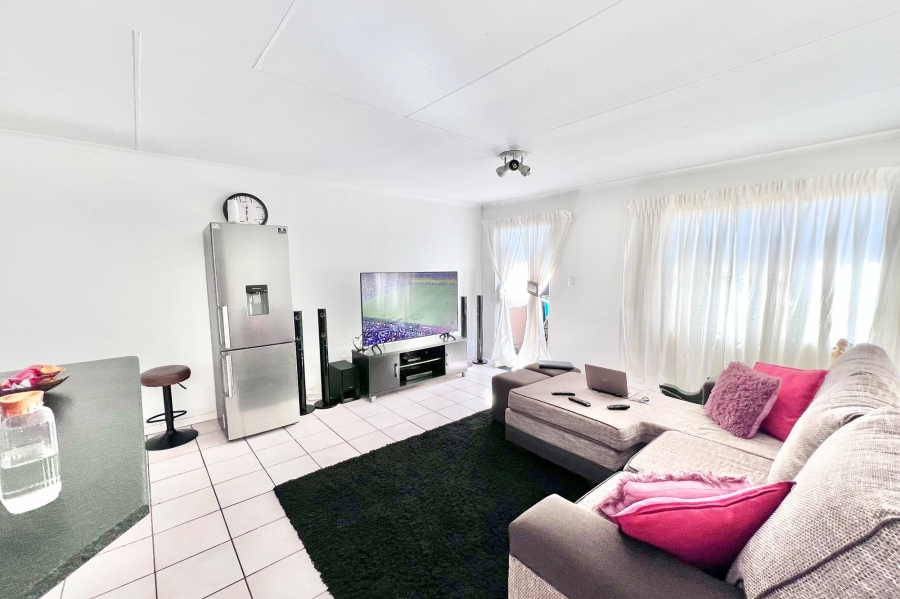 2 Bedroom Property for Sale in Vorna Valley Gauteng