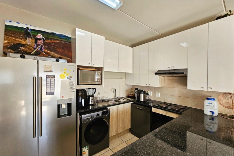 To Let 2 Bedroom Property for Rent in Barbeque Downs Gauteng
