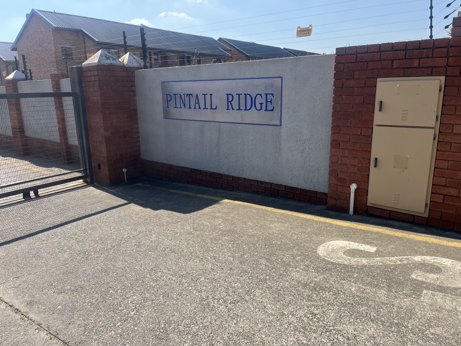 2 Bedroom Property for Sale in Albertsdal Gauteng