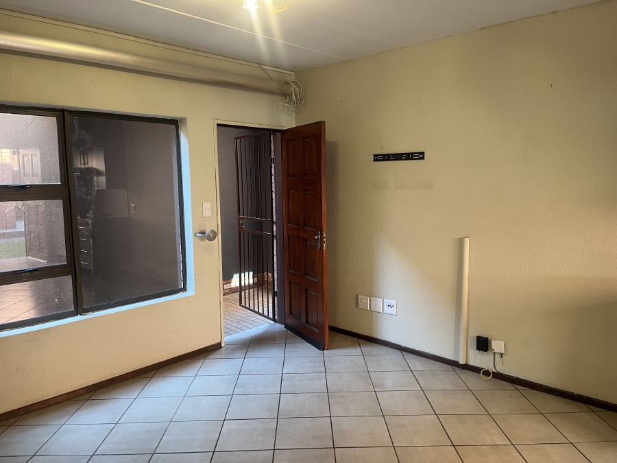 2 Bedroom Property for Sale in Albertsdal Gauteng