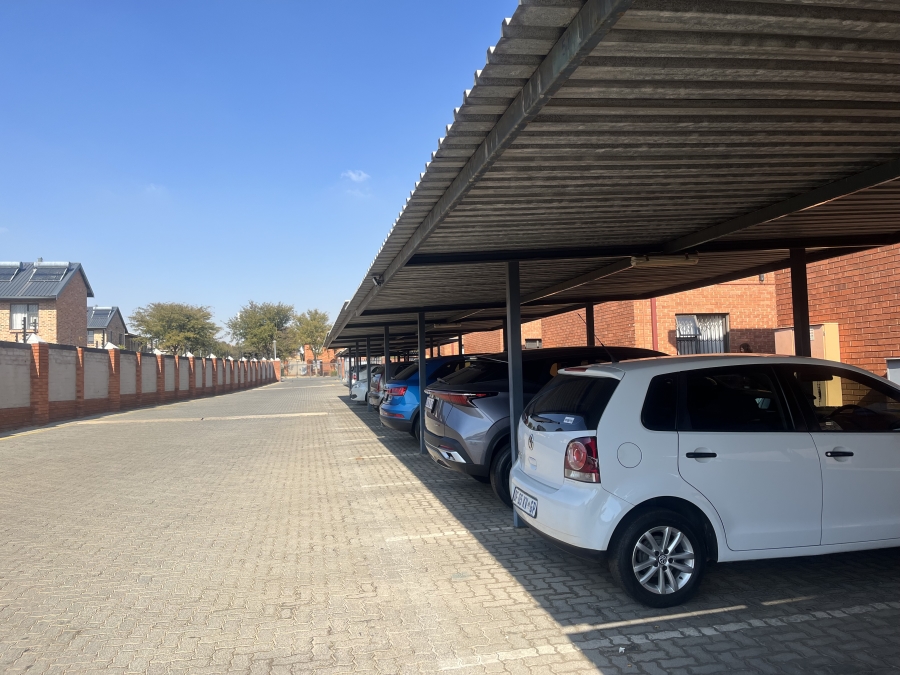 2 Bedroom Property for Sale in Albertsdal Gauteng