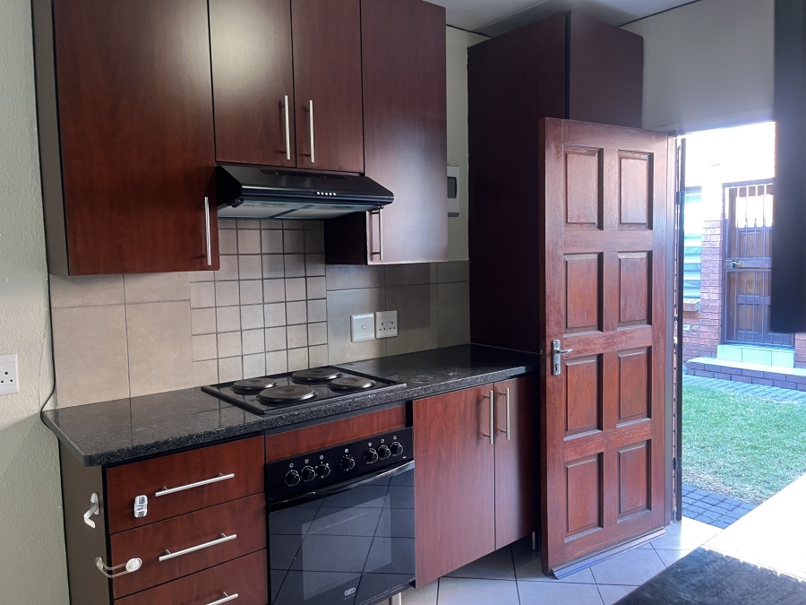 2 Bedroom Property for Sale in Albertsdal Gauteng