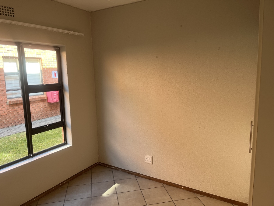 2 Bedroom Property for Sale in Albertsdal Gauteng