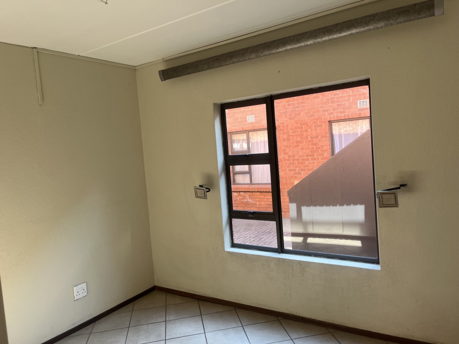 2 Bedroom Property for Sale in Albertsdal Gauteng