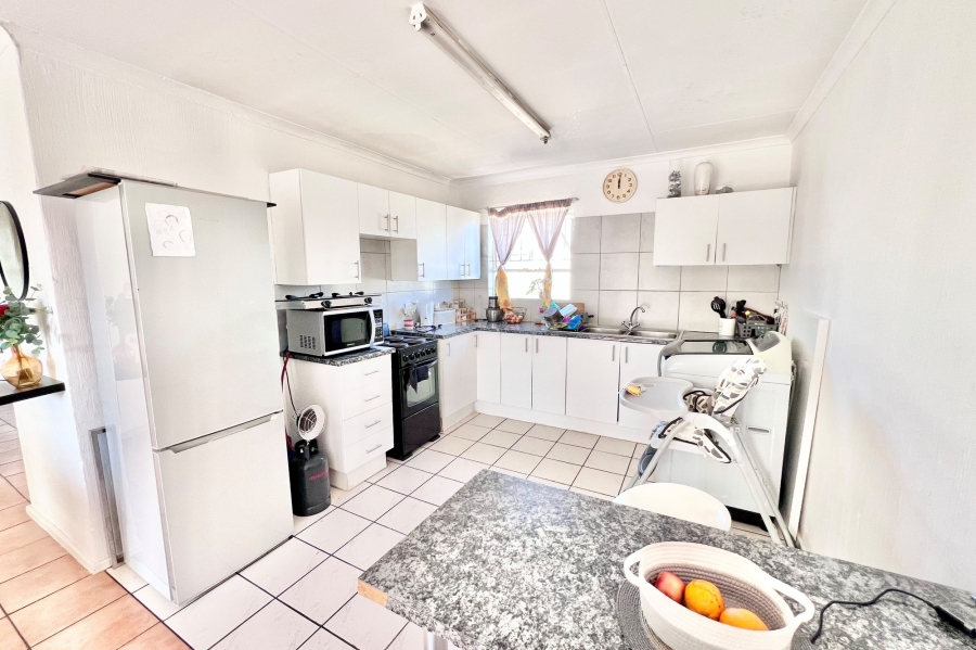 2 Bedroom Property for Sale in Vorna Valley Gauteng