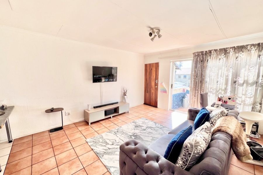 2 Bedroom Property for Sale in Vorna Valley Gauteng