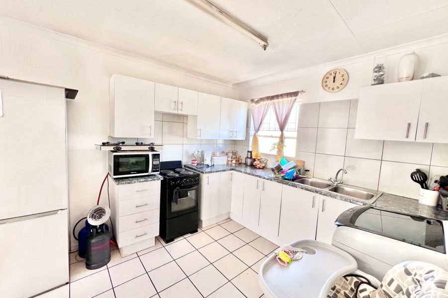 2 Bedroom Property for Sale in Vorna Valley Gauteng