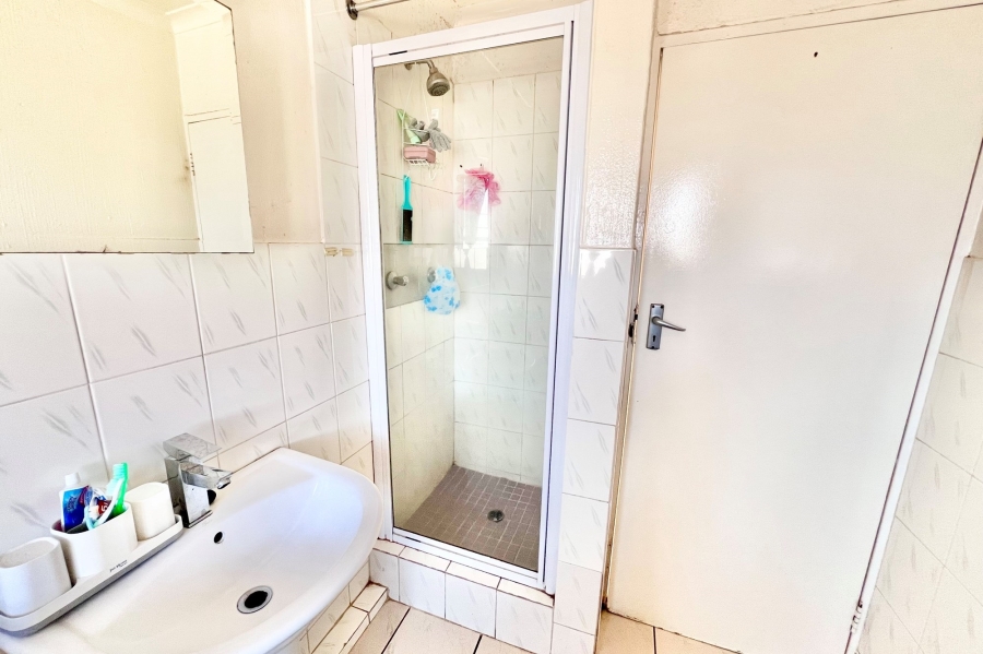 2 Bedroom Property for Sale in Vorna Valley Gauteng
