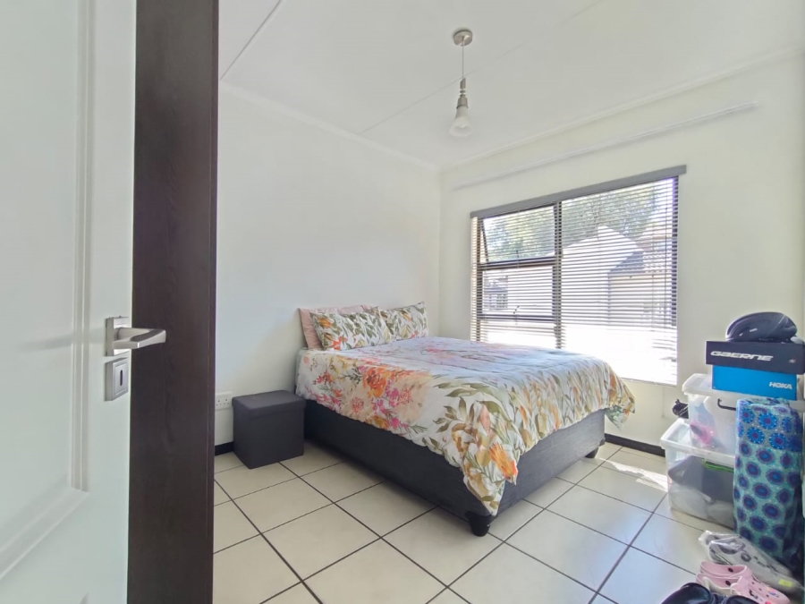 To Let 2 Bedroom Property for Rent in Oakdene Gauteng