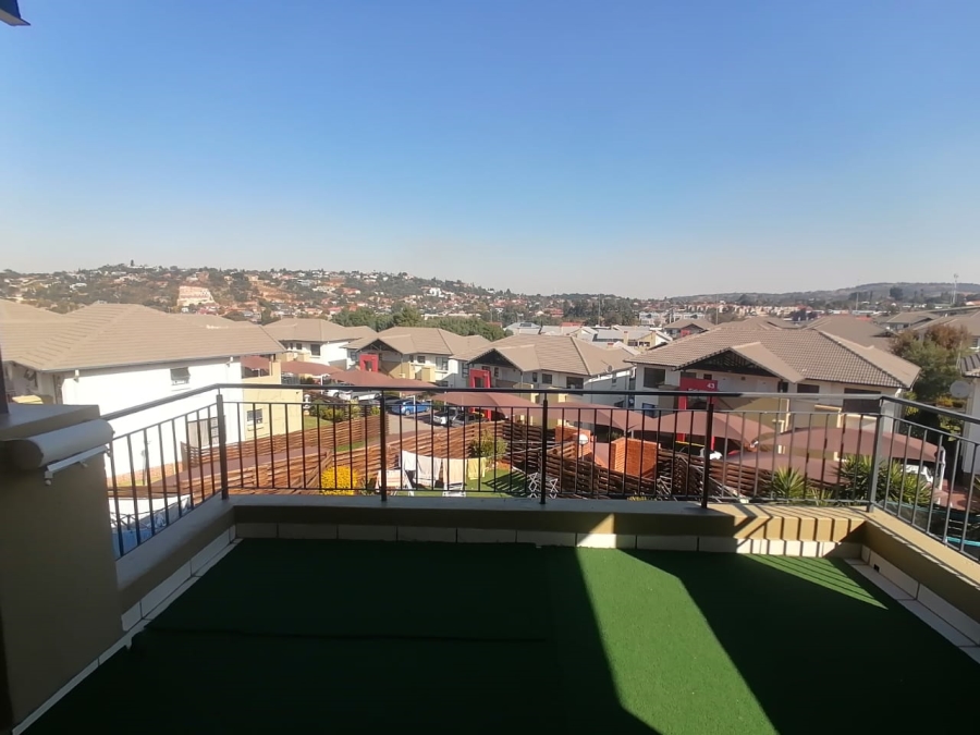 To Let 2 Bedroom Property for Rent in Oakdene Gauteng