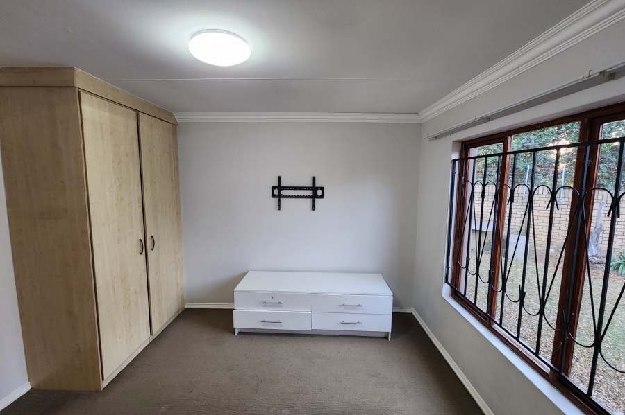 To Let 5 Bedroom Property for Rent in Parkhaven Gauteng