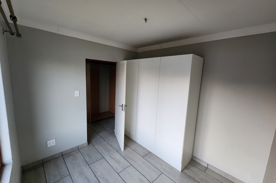 To Let 5 Bedroom Property for Rent in Parkhaven Gauteng
