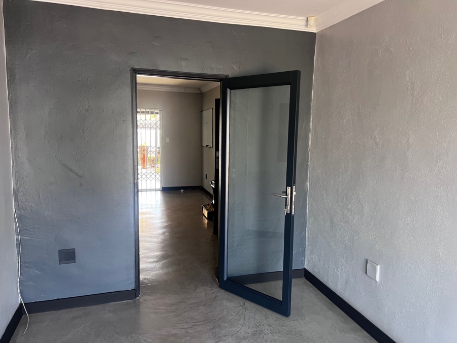To Let commercial Property for Rent in Glen Marais Gauteng