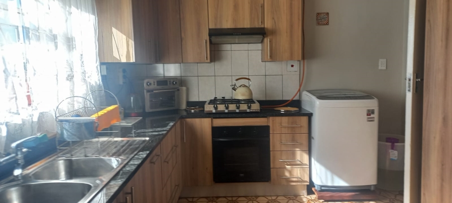 To Let 3 Bedroom Property for Rent in Casseldale Gauteng