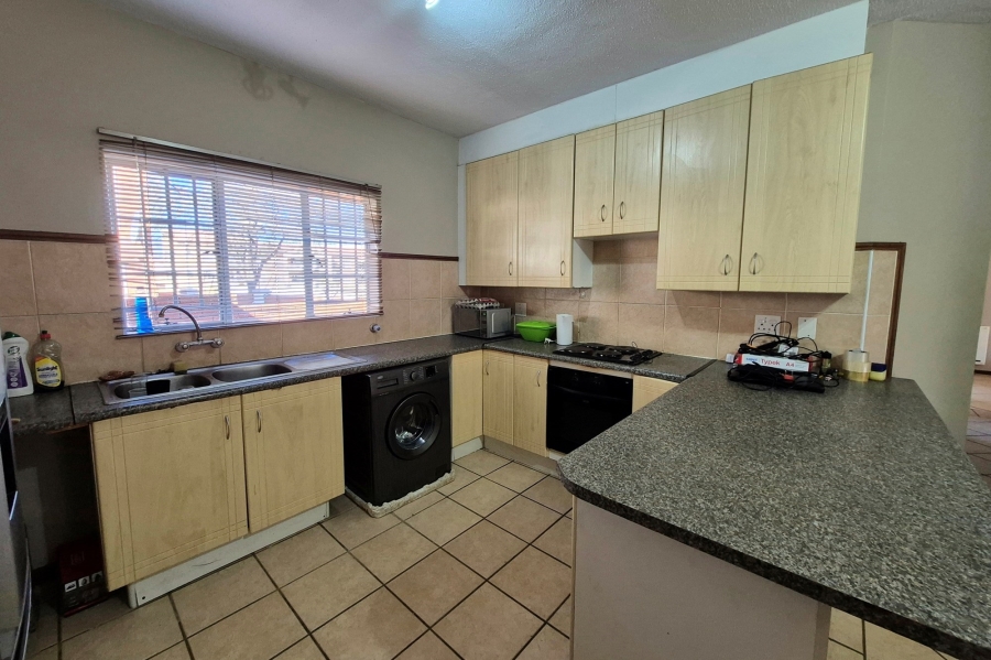 To Let 3 Bedroom Property for Rent in Die Hoewes Gauteng