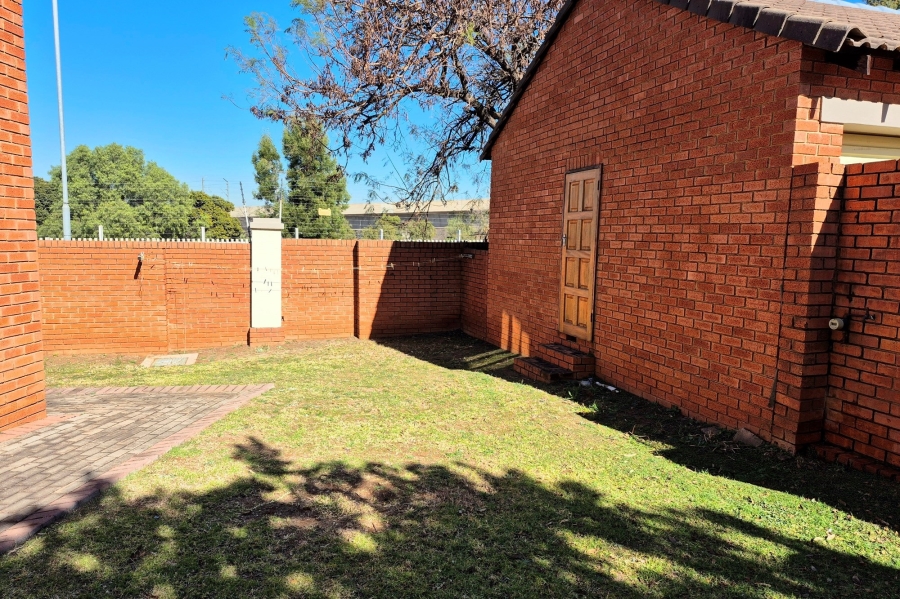 To Let 3 Bedroom Property for Rent in Die Hoewes Gauteng